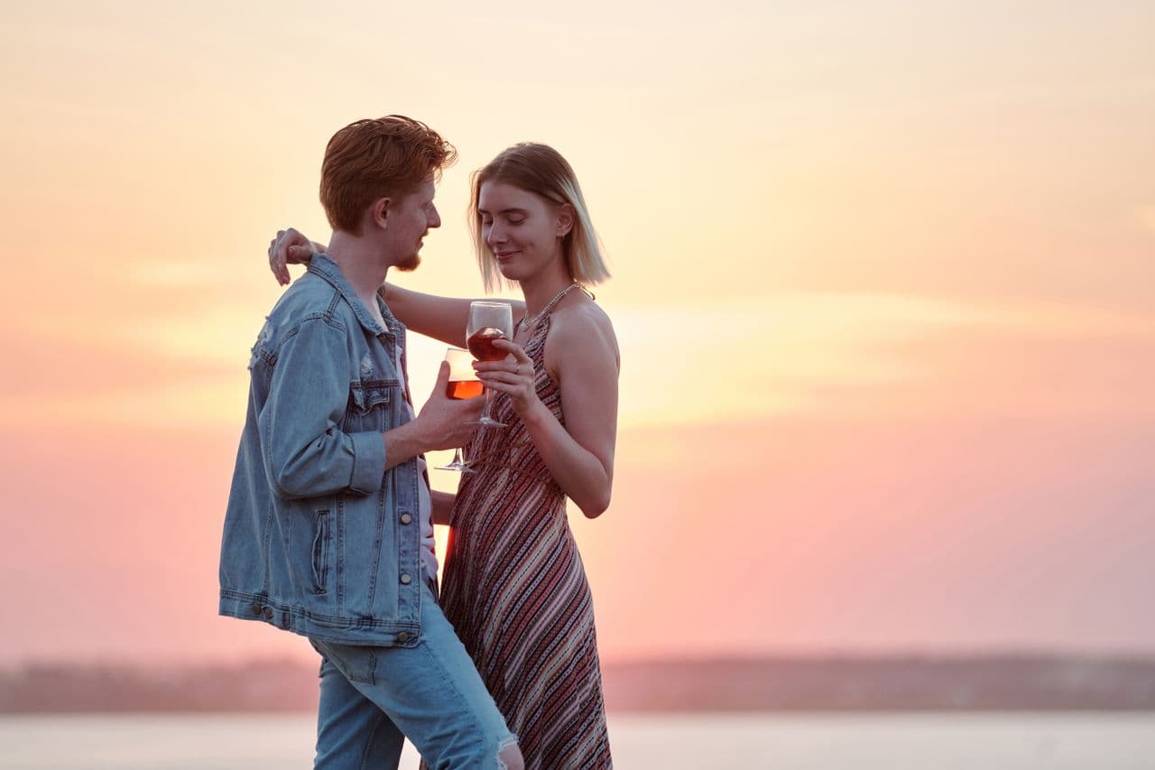 Dating App Burnout: Signs, Causes, and How to Actually Recover