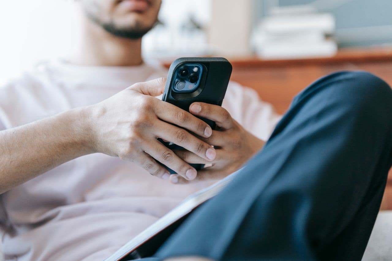 Gen Z vs Millennials on Dating Apps: A Complete Breakdown