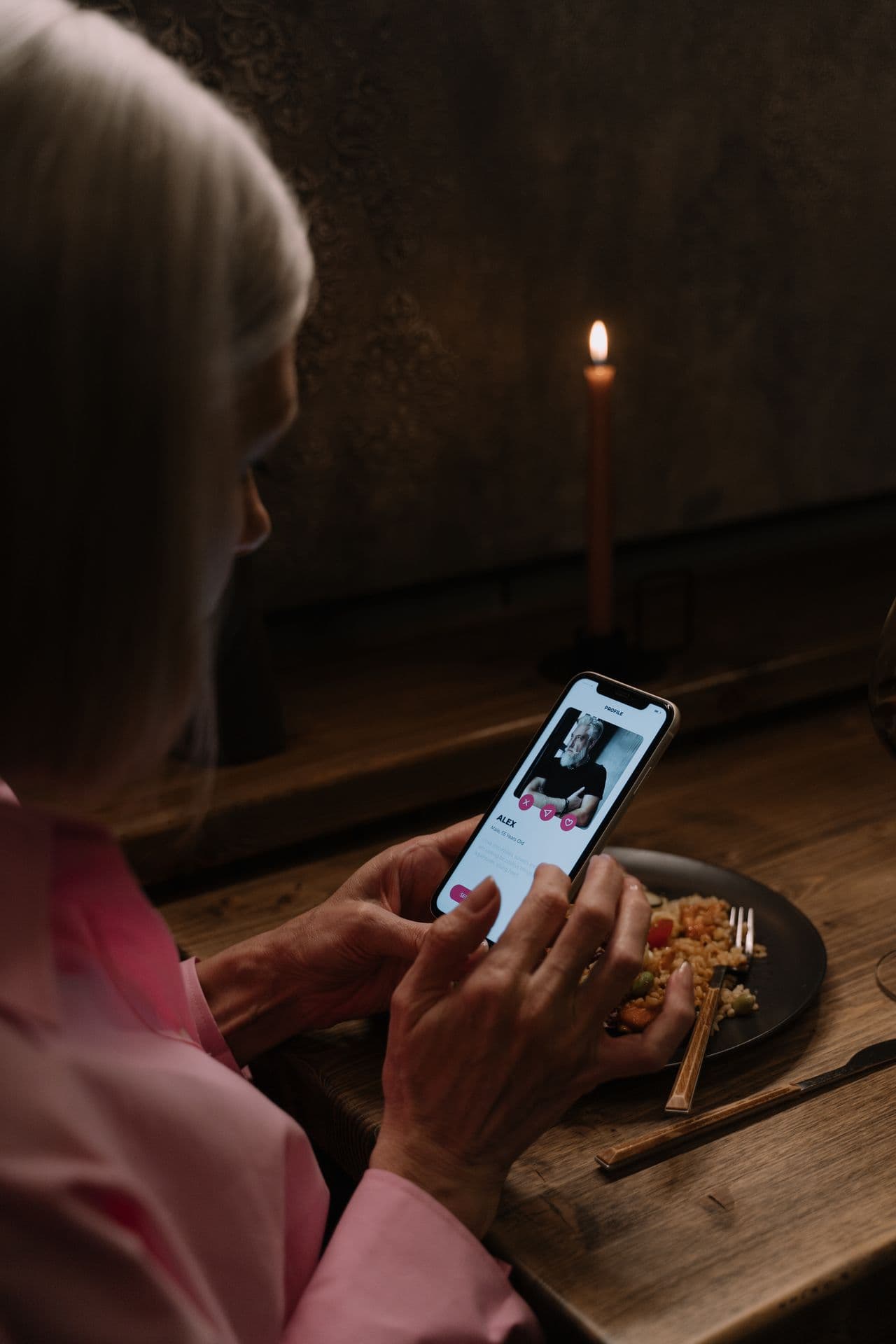 The Complete Guide to Safe Online Dating in 2026